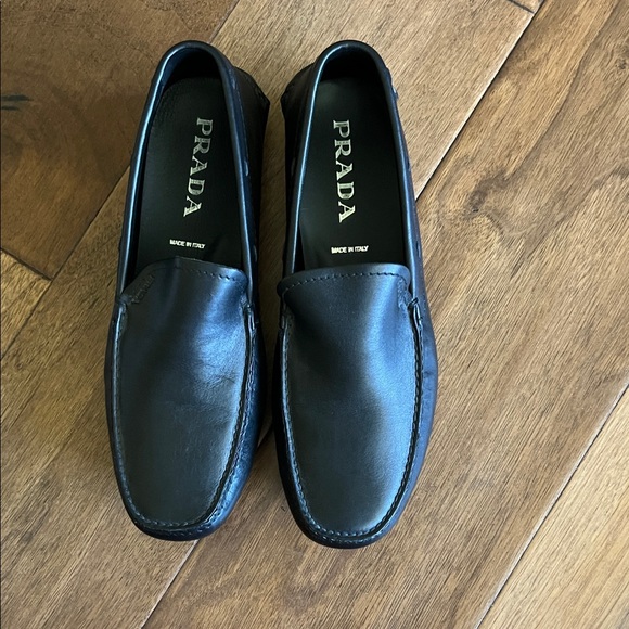 Authentic Prada Men's Elegant Black Slip-On Loafers Narrow Fit - Picture 1 of 4